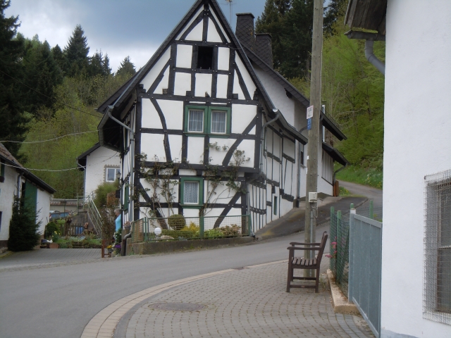 Faszinierend asymetrisches Haus in Lueckenbach